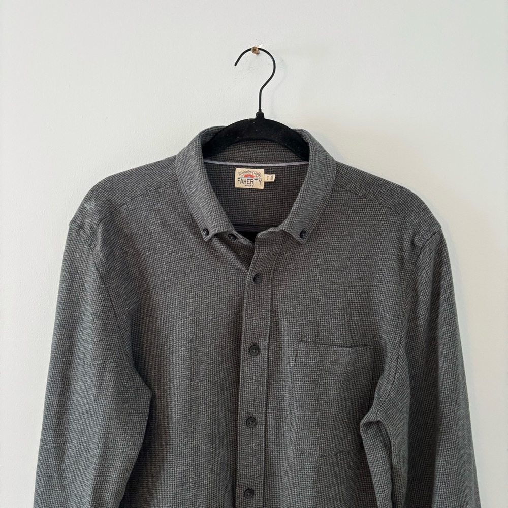 Faherty Men's Gray Button-Down Casual Shirt - Picture 3 of 7